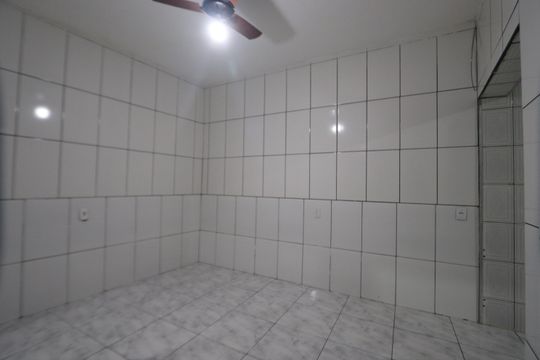 Quarto de casa para alugar com 1 quarto, 48m² em Fazenda da Juta, São Paulo