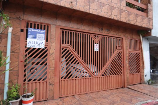 Fachada de casa para alugar com 1 quarto, 48m² em Fazenda da Juta, São Paulo