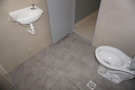 Banheiro de casa para alugar com 2 quartos, 35m² em Jardim Dom Jose, Embu das Artes