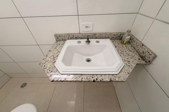 Banheiro  de casa para alugar com 1 quarto, 45m² em Parque Oratório, Santo André