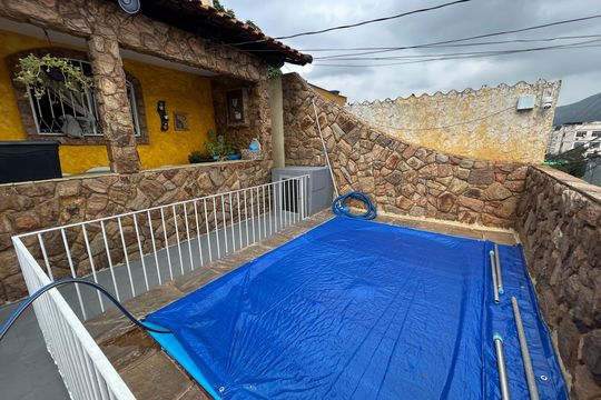 Piscina de casa à venda com 2 quartos, 120m² em Bento Ribeiro, Rio de Janeiro