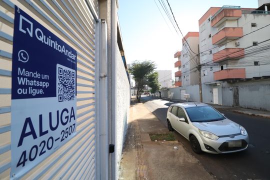 Plaquinha de apartamento para alugar com 1 quarto, 57m² em Saraiva, Uberlândia