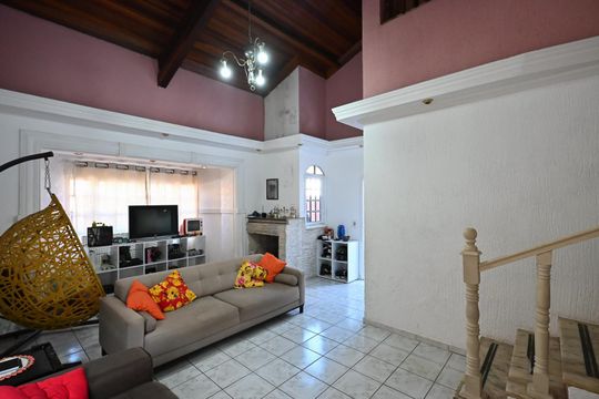 Casa à venda com 3 quartos, 224m² em Parque Maraba, Taboão da Serra
