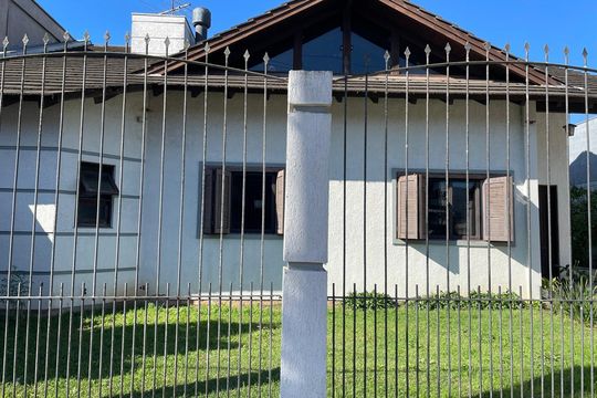 Casa para alugar com 3 quartos, 300m² em Barnabé, Gravataí
