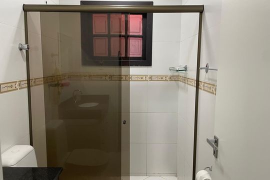 Banheiro 2 de casa para alugar com 3 quartos, 300m² em Barnabé, Gravataí