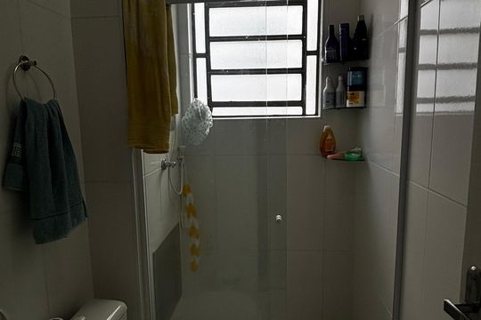 Banheiro de apartamento à venda com 2 quartos, 54m² em Vila Lutécia, Santo André