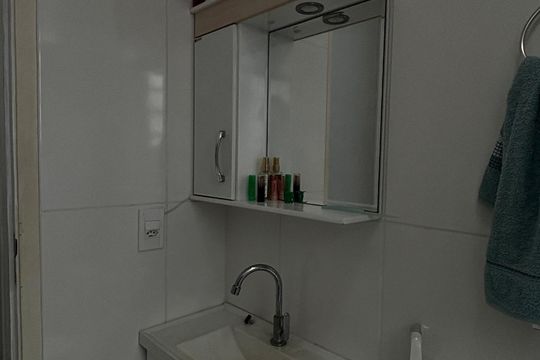 Banheiro de apartamento à venda com 2 quartos, 54m² em Vila Lutécia, Santo André