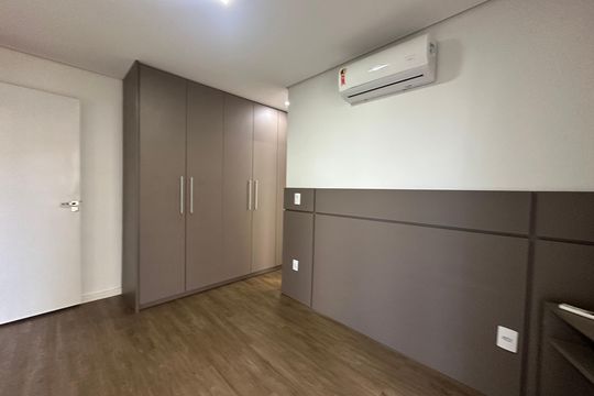 Suíte de apartamento para alugar com 2 quartos, 70m² em Empresarial 18 do Forte, Barueri