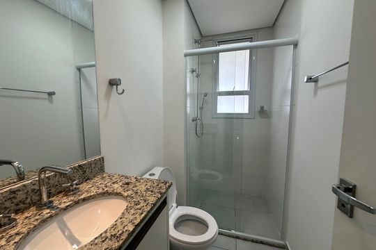 Banheiro da Suíte de apartamento para alugar com 2 quartos, 70m² em Empresarial 18 do Forte, Barueri