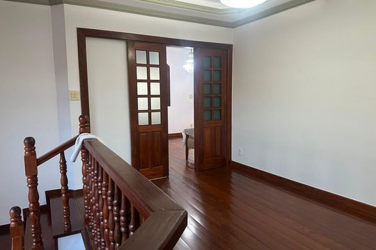 Corredor de casa para alugar com 3 quartos, 100m² em Planalto, Belo Horizonte