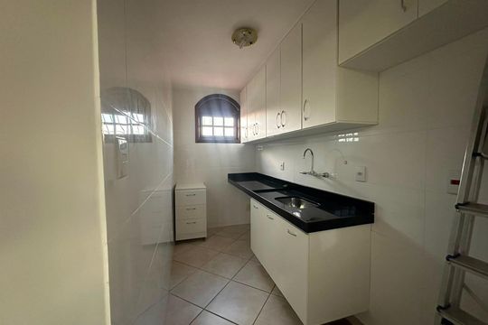 Cozinha de casa para alugar com 3 quartos, 100m² em Planalto, Belo Horizonte