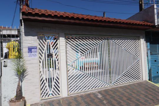 Fachada de casa à venda com 2 quartos, 63m² em Parque Santa Madalena, São Paulo