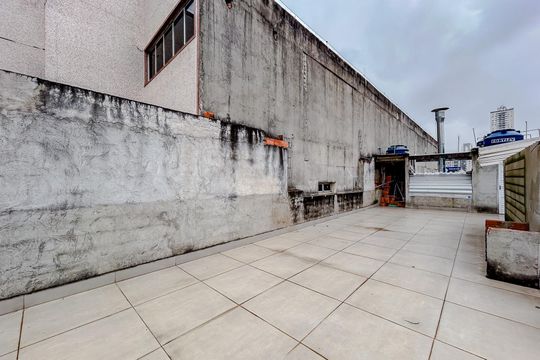 Área externa de casa à venda com 3 quartos, 120m² em Chácara Califórnia, São Paulo