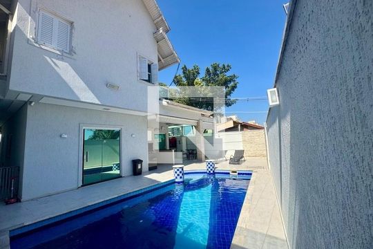 Casa à venda com 3 quartos, 360m² em Parque Assuncao, Taboão da Serra