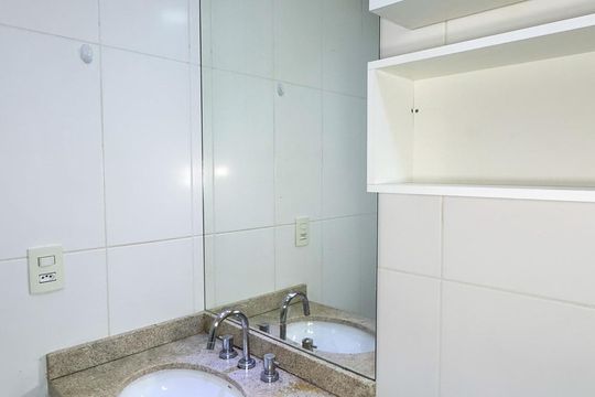 Banheiro da Suíte de apartamento para alugar com 1 quarto, 49m² em Campo Belo, São Paulo