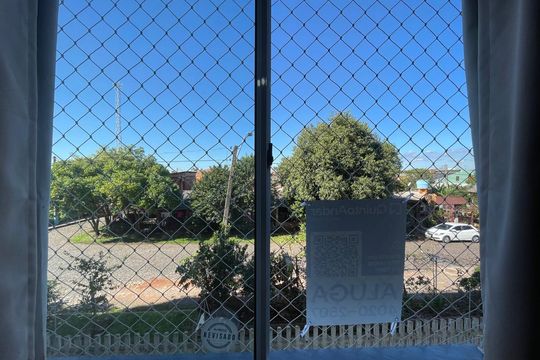 Placa instalada em 25/07/2026 com o código SUPD-195 de apartamento para alugar com 2 quartos, 42m² em Santos Dumont, São Leopoldo