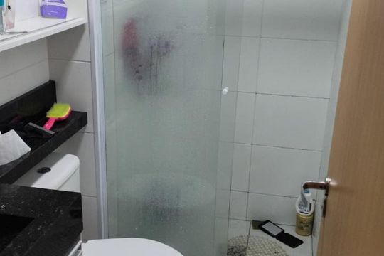 Banheiro de apartamento à venda com 2 quartos, 43m² em Parque Industrial, Campinas