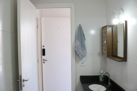 Banheiro de apartamento para alugar com 1 quarto, 27m² em Barra Funda, São Paulo