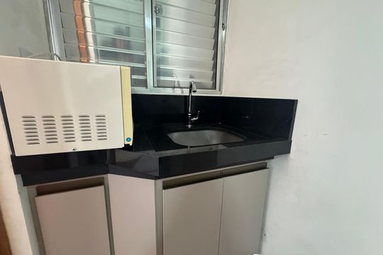 Cozinha de kitnet/studio para alugar com 1 quarto, 14m² em Presidente Altino, Osasco