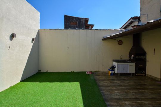 QUINTAL de casa à venda com 2 quartos, 260m² em Jardim Arpoador, São Paulo