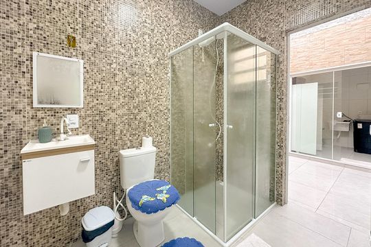 Banheiro de casa para alugar com 1 quarto, 42m² em São João do Rio Vermelho, Florianópolis