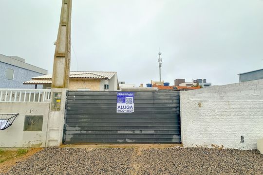 Fachada de casa para alugar com 1 quarto, 42m² em São João do Rio Vermelho, Florianópolis