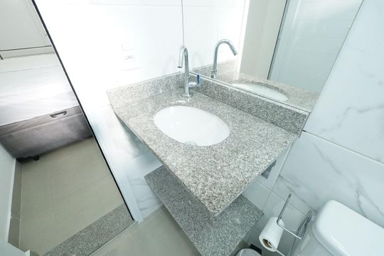 Banheiro de kitnet/studio para alugar com 1 quarto, 22m² em Vila Mariana, São Paulo