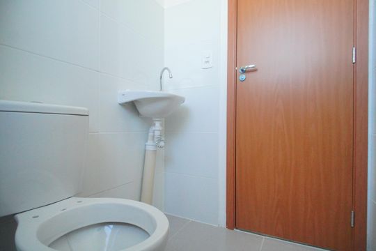 Banheiro de apartamento à venda com 2 quartos, 40m² em Santos Dumont, São Leopoldo