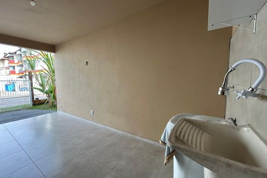 Área de Serviço de apartamento para alugar com 2 quartos, 80m² em Barra da Lagoa, Florianópolis