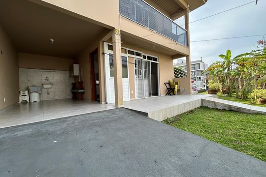 Garagem de apartamento para alugar com 2 quartos, 80m² em Barra da Lagoa, Florianópolis