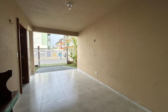 Garagem de apartamento para alugar com 2 quartos, 80m² em Barra da Lagoa, Florianópolis