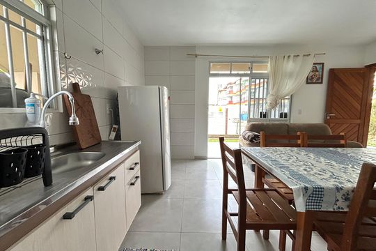 Cozinha de apartamento para alugar com 2 quartos, 80m² em Barra da Lagoa, Florianópolis