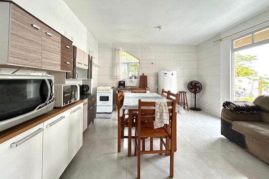 Sala de apartamento para alugar com 2 quartos, 80m² em Barra da Lagoa, Florianópolis