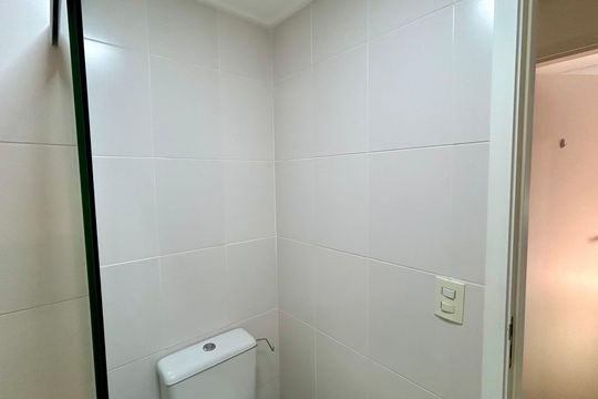Banheiro social de apartamento para alugar com 2 quartos, 68m² em Jardim Flor da Montanha, Guarulhos