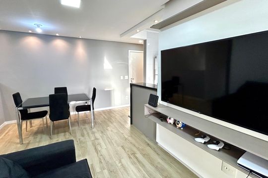 Sala de apartamento para alugar com 2 quartos, 68m² em Jardim Flor da Montanha, Guarulhos