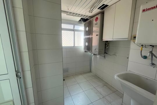 Área de serviço de apartamento para alugar com 3 quartos, 141m² em Vila Gumercindo, São Paulo