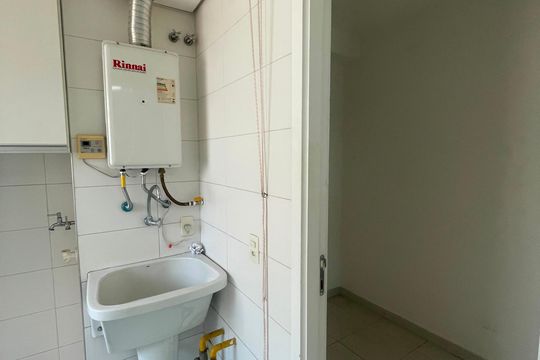 Área de serviço de apartamento para alugar com 3 quartos, 141m² em Vila Gumercindo, São Paulo