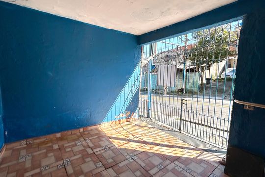 Garagem de casa à venda com 2 quartos, 150m² em Parque Santo Antonio, Guarulhos
