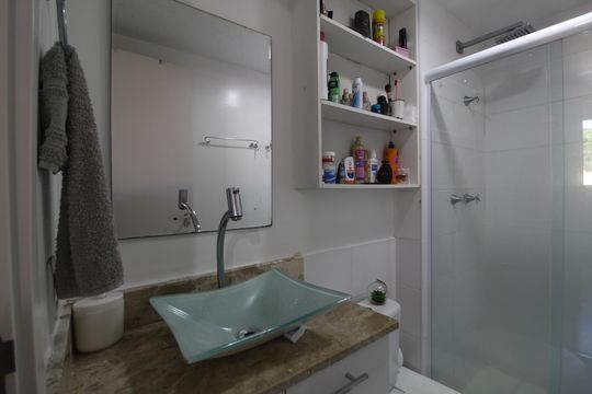 Banheiro Social de apartamento à venda com 2 quartos, 53m² em Jacarepaguá, Rio de Janeiro