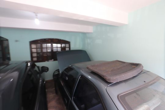 Garagem de casa à venda com 3 quartos, 240m² em Parque Sao Rafael, São Paulo