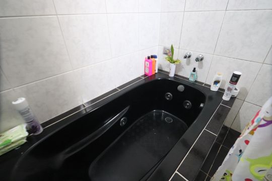 Banheiro da Suíte de casa à venda com 3 quartos, 240m² em Parque Sao Rafael, São Paulo