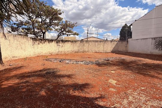 Quintal de casa à venda com 4 quartos, 528m² em Residencial Vereda dos Buritis, Goiânia