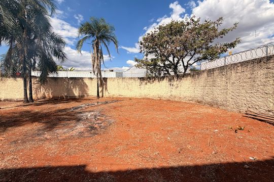Quintal de casa à venda com 4 quartos, 528m² em Residencial Vereda dos Buritis, Goiânia