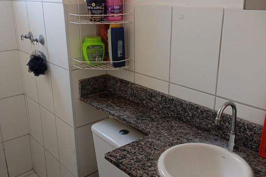 Banheiro de apartamento à venda com 2 quartos, 58m² em Jardim Promeca, Várzea Paulista