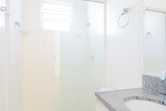 Banheiro de apartamento para alugar com 2 quartos, 44m² em Gopouva, Guarulhos