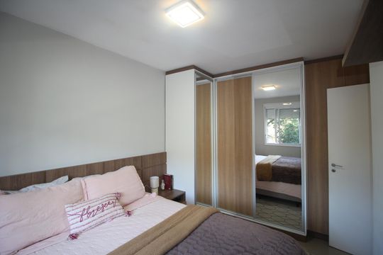 Quarto 1 de apartamento para alugar com 2 quartos, 57m² em Morro Santana, Porto Alegre