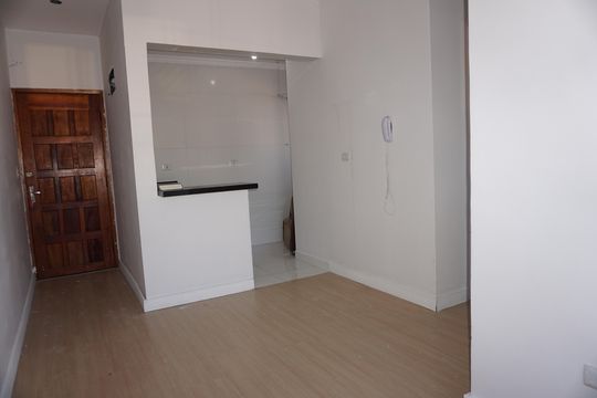 Sala de apartamento para alugar com 2 quartos, 40m² em Chácaras Caxingui, Embu das Artes