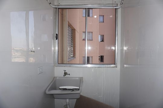 Lavanderia de apartamento para alugar com 2 quartos, 40m² em Chácaras Caxingui, Embu das Artes