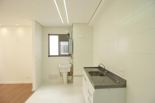 Cozinha de apartamento para alugar com 1 quarto, 30m² em Vila Albertina, São Paulo