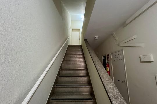 Área comum - escada  de apartamento para alugar com 2 quartos, 83m² em Boa Vista, Juiz de Fora
